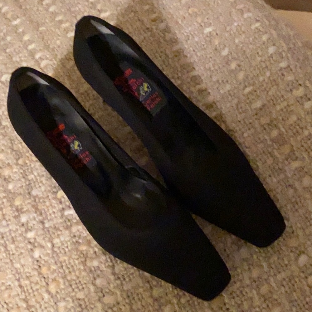 Carlos Falchi black fabric 21/2 inch heels
